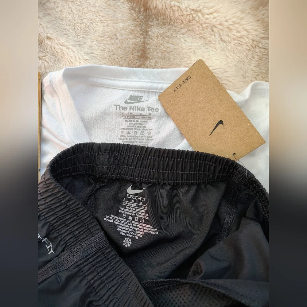 Nike Boy's Performance Set 🩳👕🤗 - Picture 6 of 8